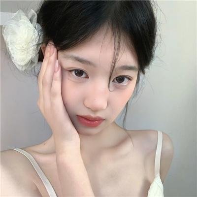 都是她的错 海报