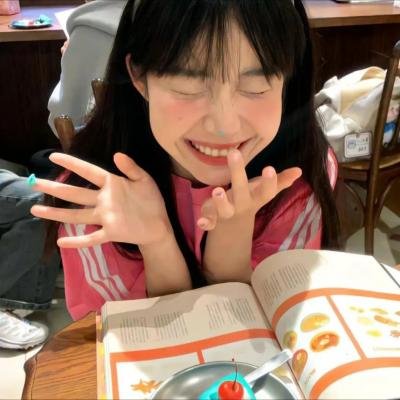 艳女新装 海报
